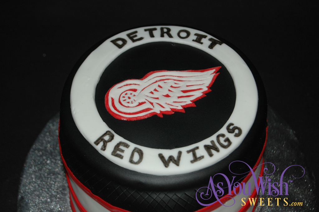 Red Wings Grooms Cake top sm